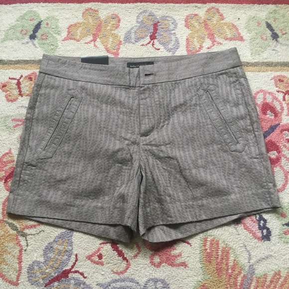 Banana Republic 4 1/2 inch shorts - Picture 1 of 2